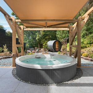 Aphrodites Group - Luxury Hot Tub Suites In Central Lake District!